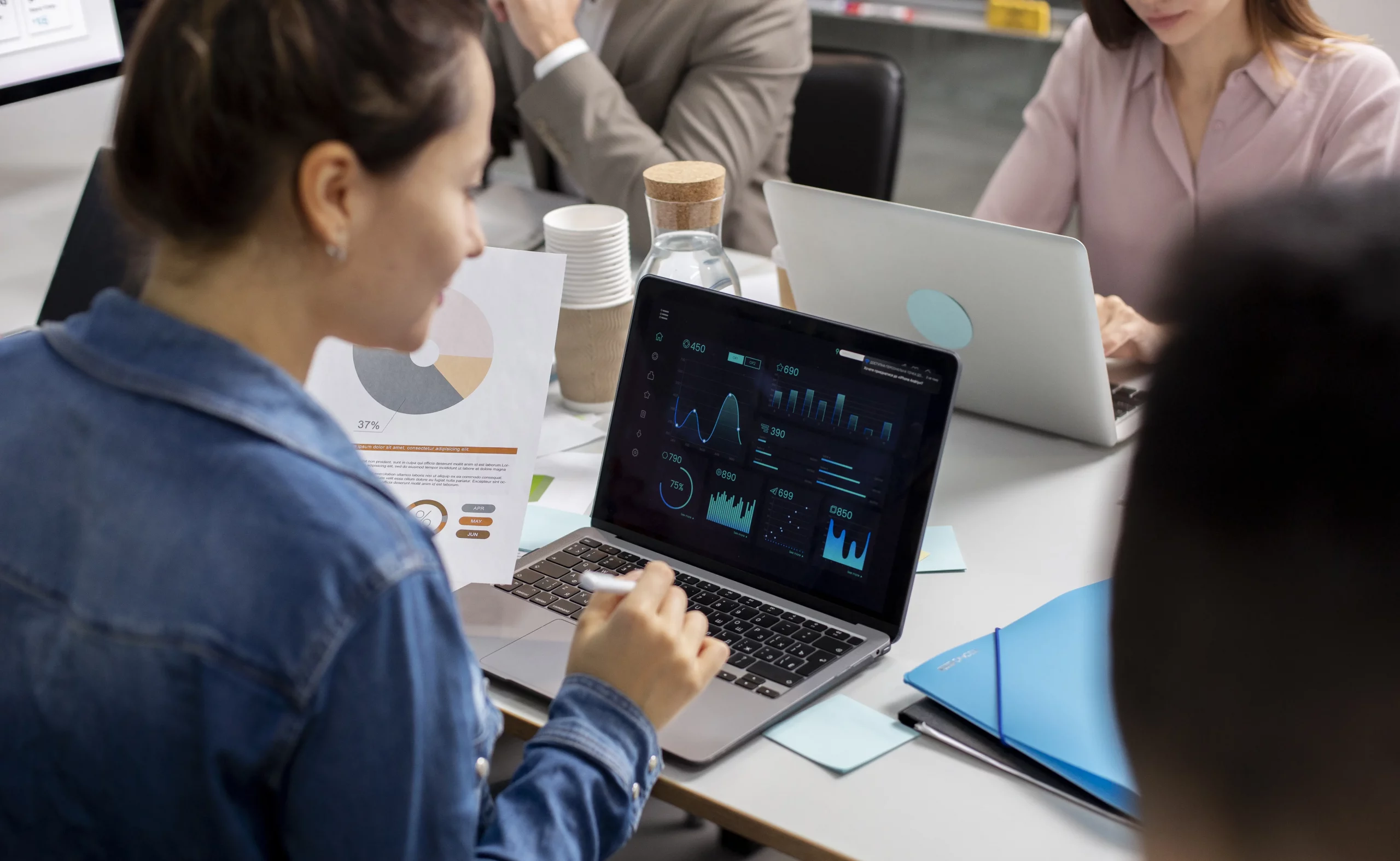 A importância da análise de dados em operações digitais